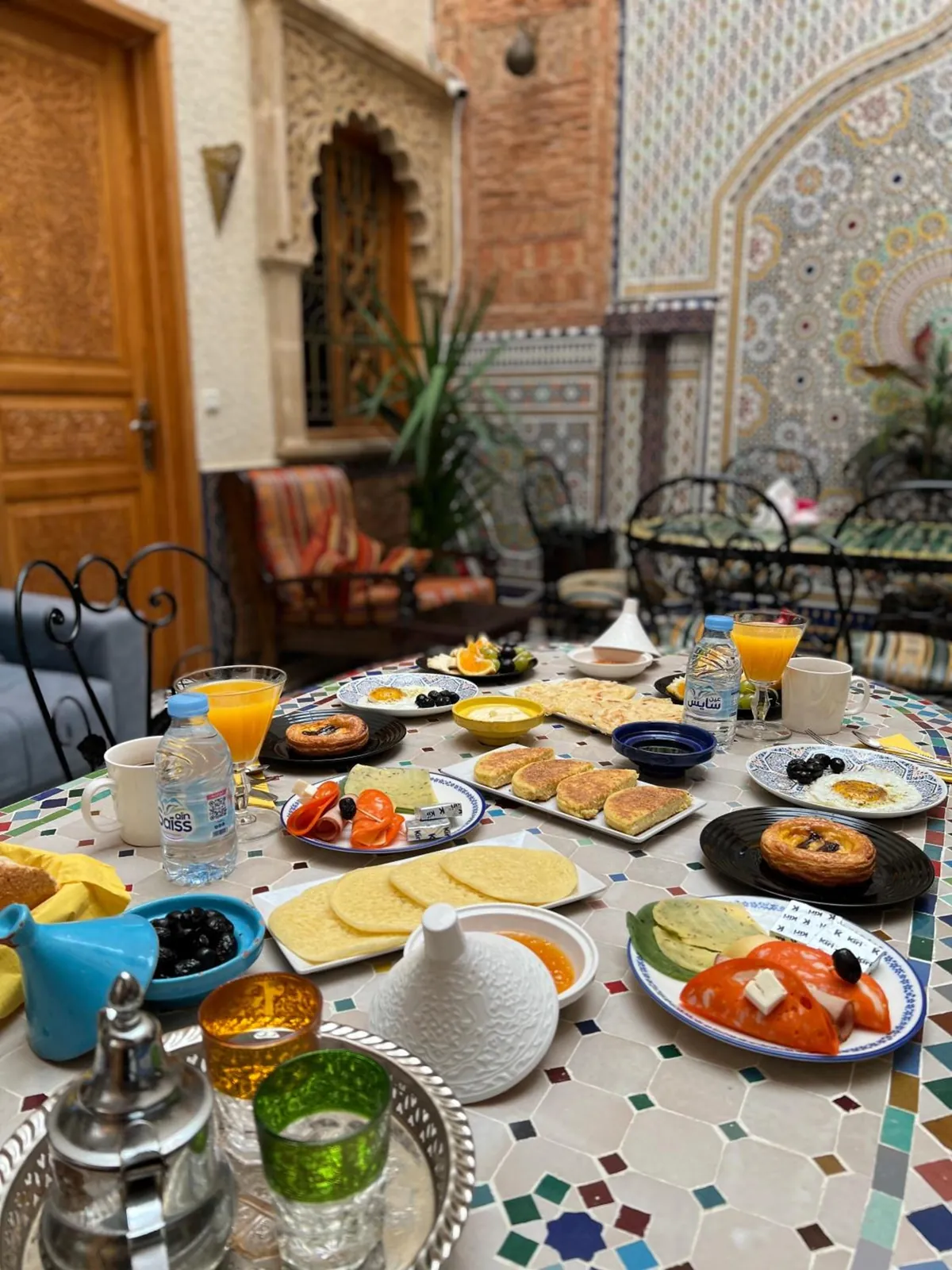 Breakfast in front of the carved arch